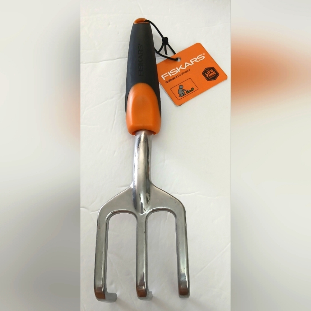 Fiskars cultivator